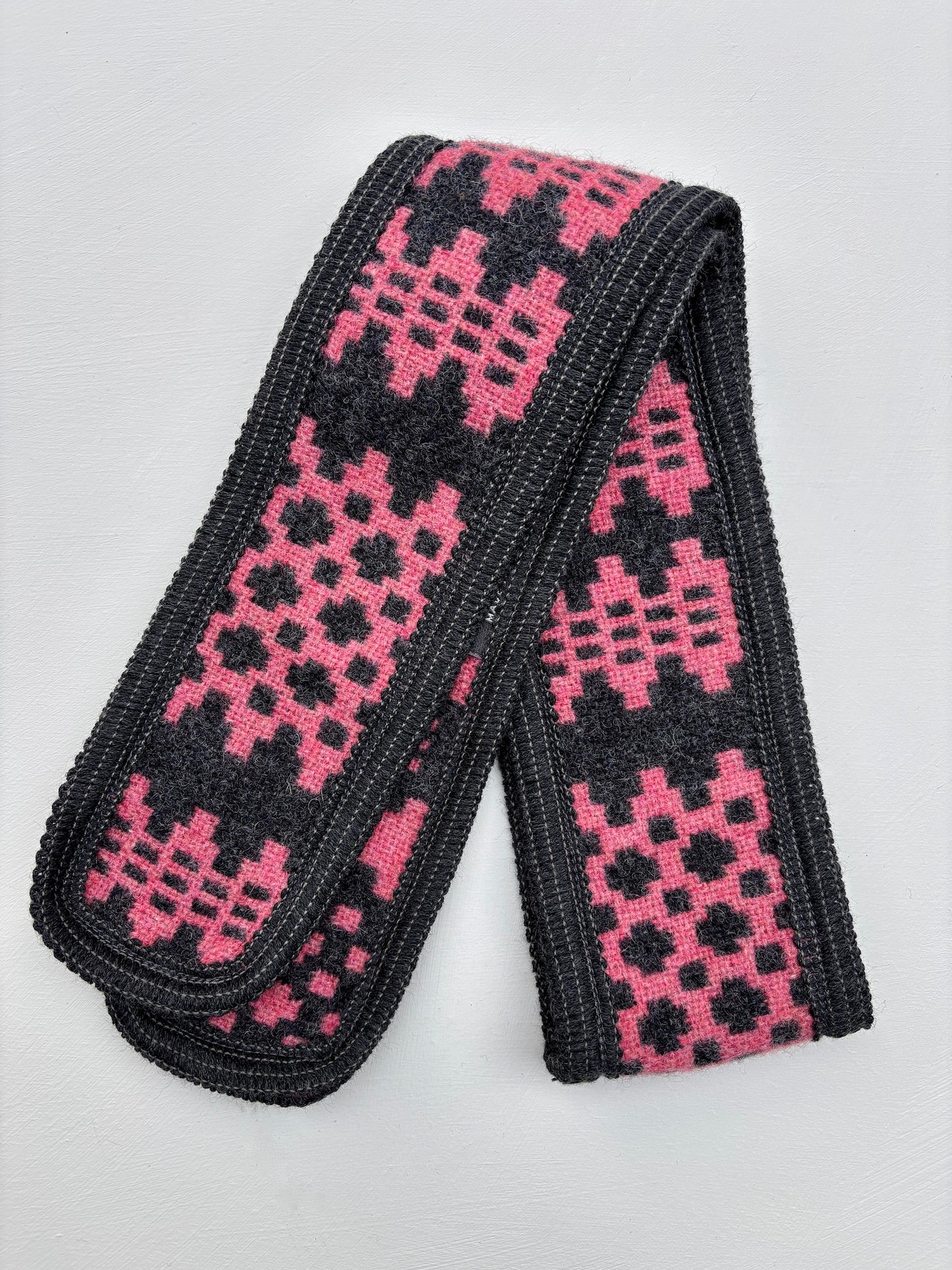 Cwtch Scarf - Coal & Rose