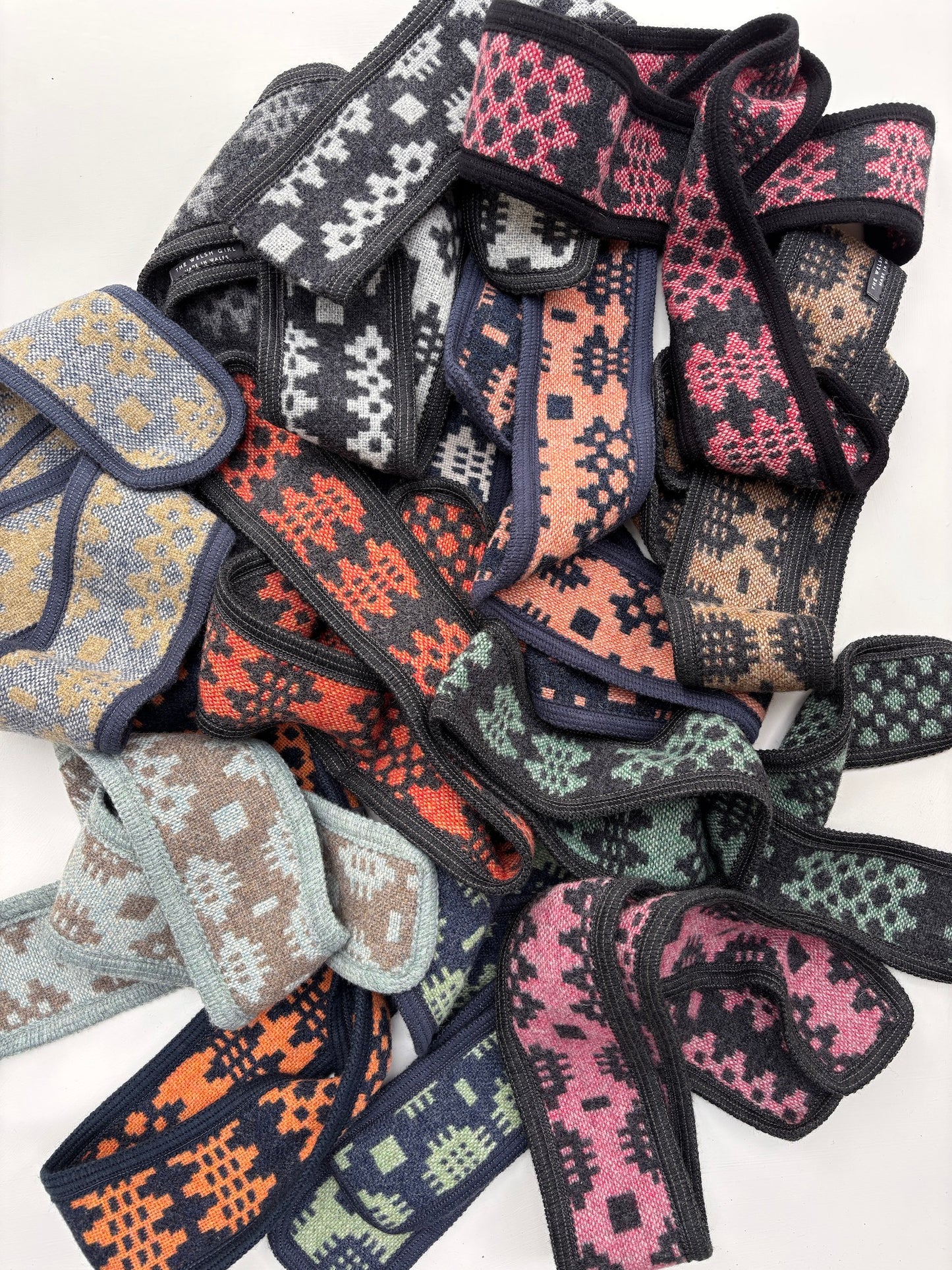 Cwtch Scarf - Coal & Cloud