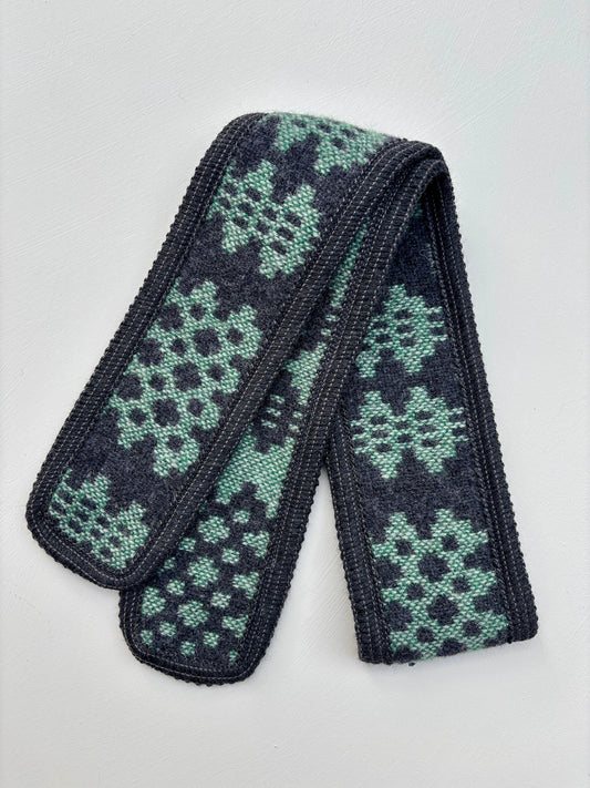 Cwtch Scarf - Coal & Holly