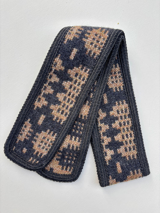 Cwtch Scarf - Coal & Toffee