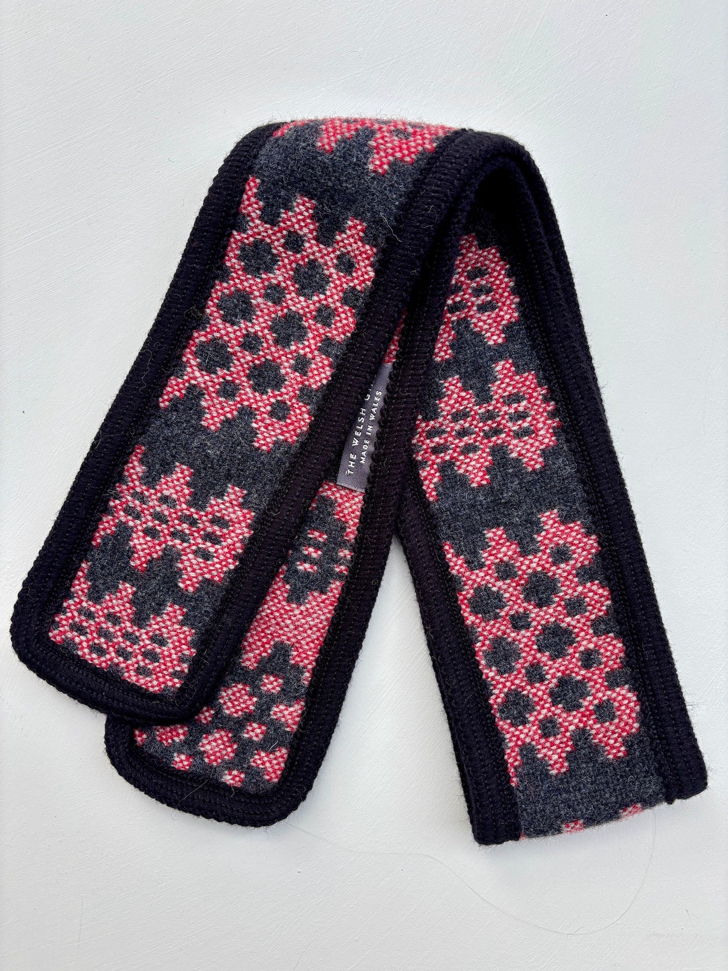 Cwtch Scarf - Graphite & Red