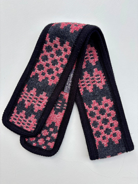 Cwtch Scarf - Graphite & Red