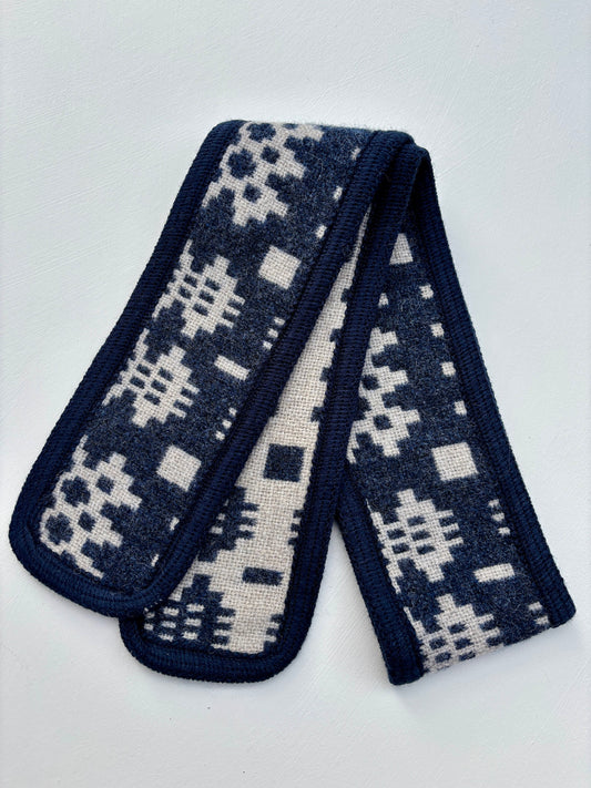 Cwtch Scarf - Indigo & Oat