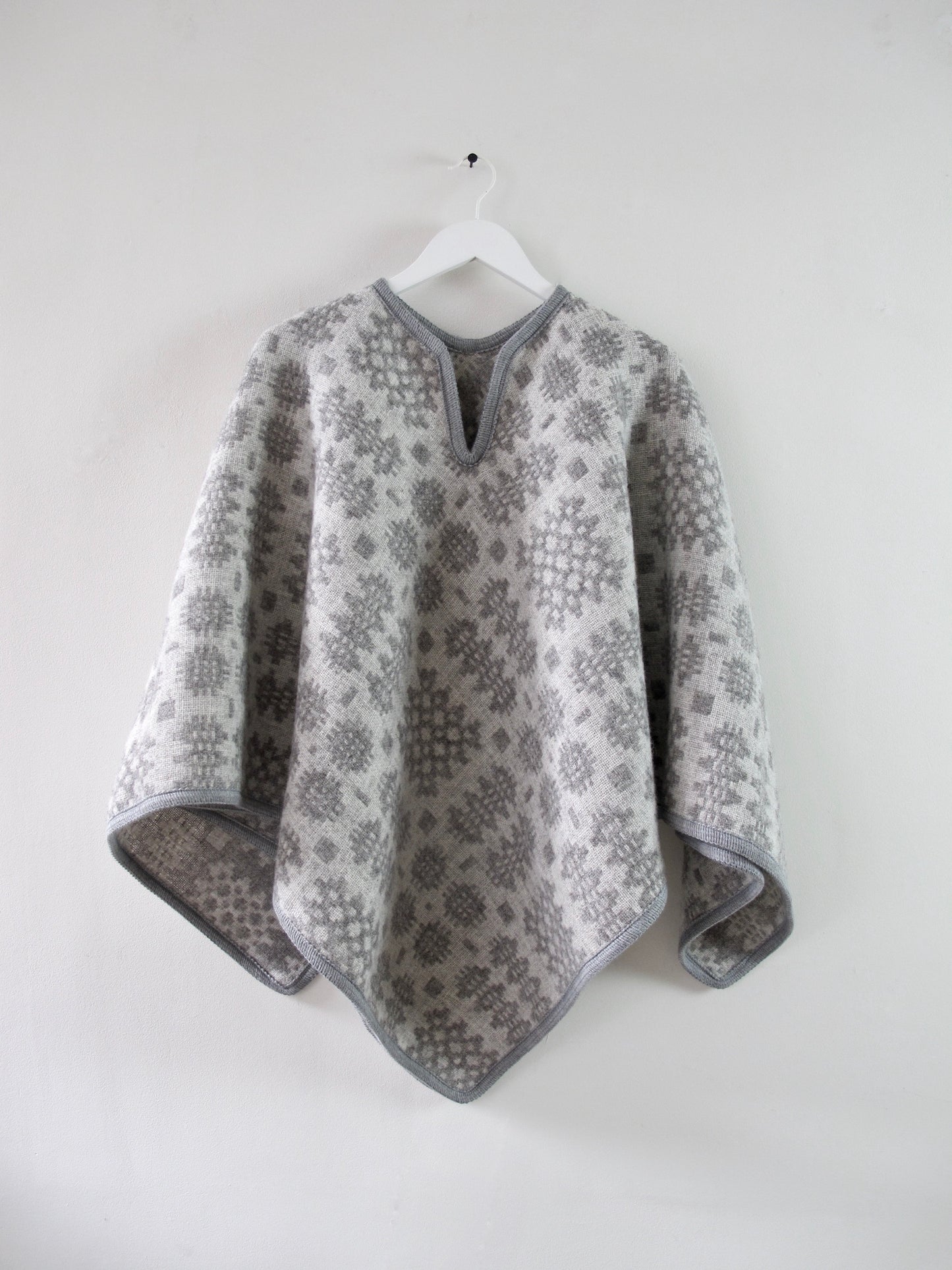 Pebble & Stone - Adult Poncho