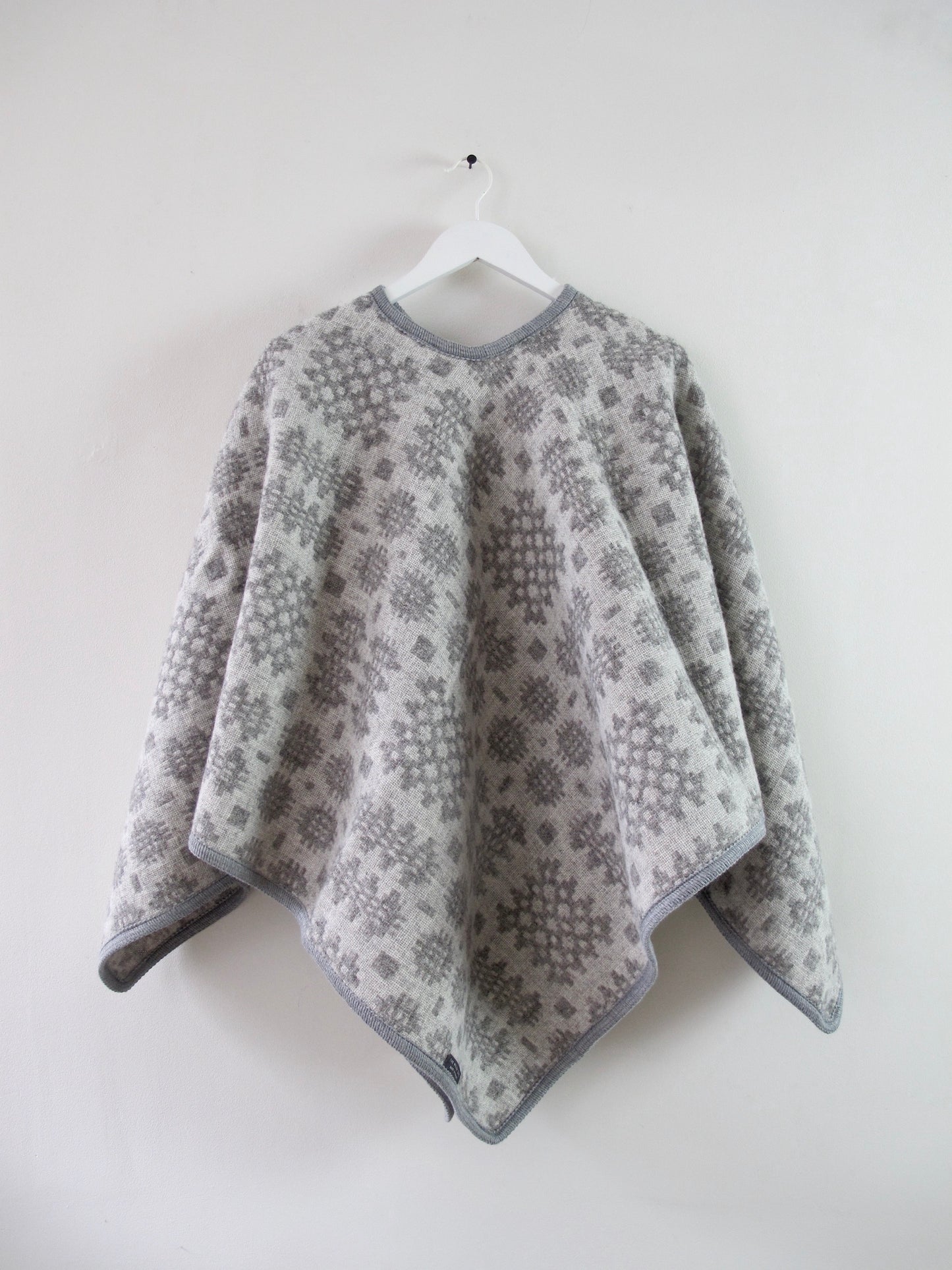 Pebble & Stone - Adult Poncho