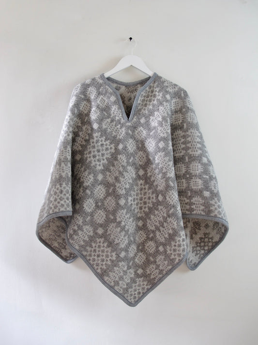 Pebble & Stone - Adult Poncho