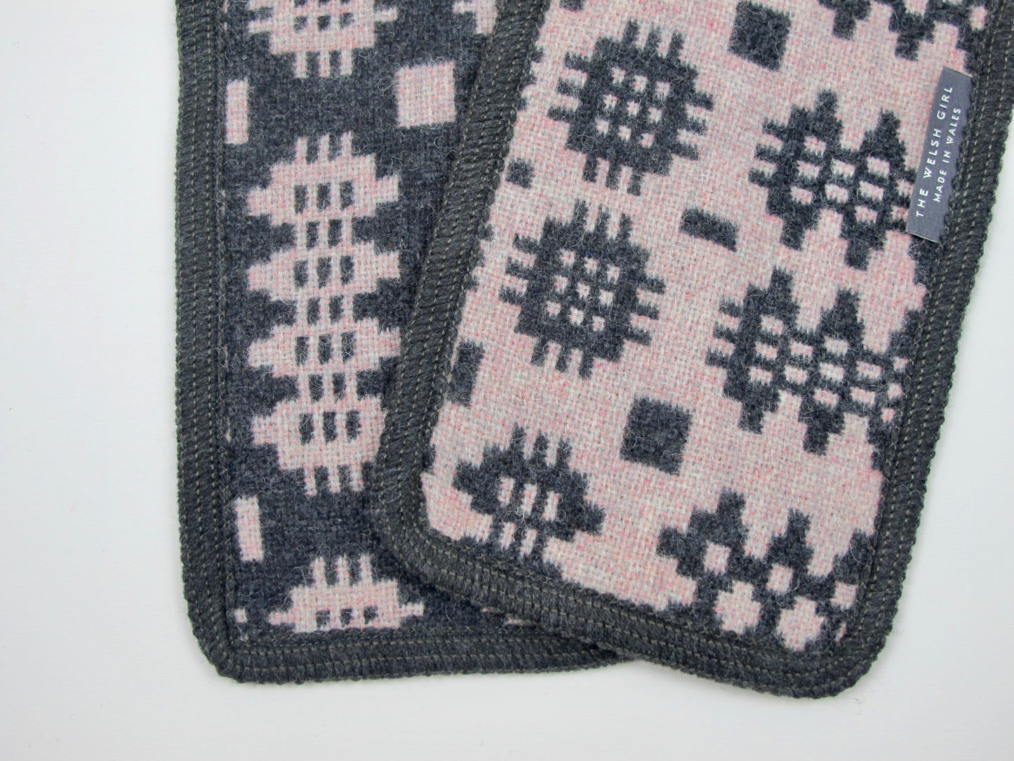 Graphite & Blush Pink Coler Cwtch