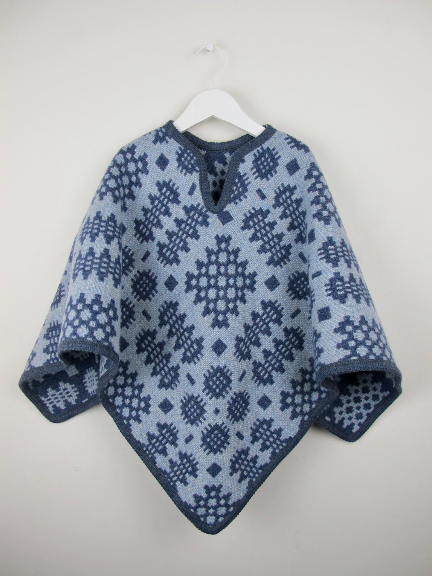 Gwladys - Child Poncho